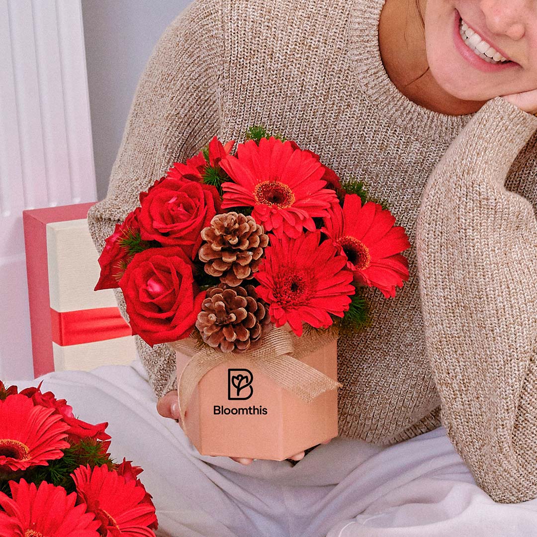 Angelica Red Gerbera Christmas Flower Box - Image 4