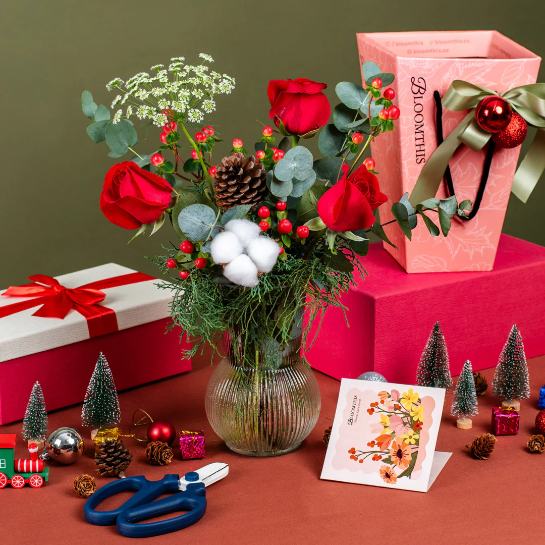 Christie Red Rose Christmas Mini BloomBag - Image 3