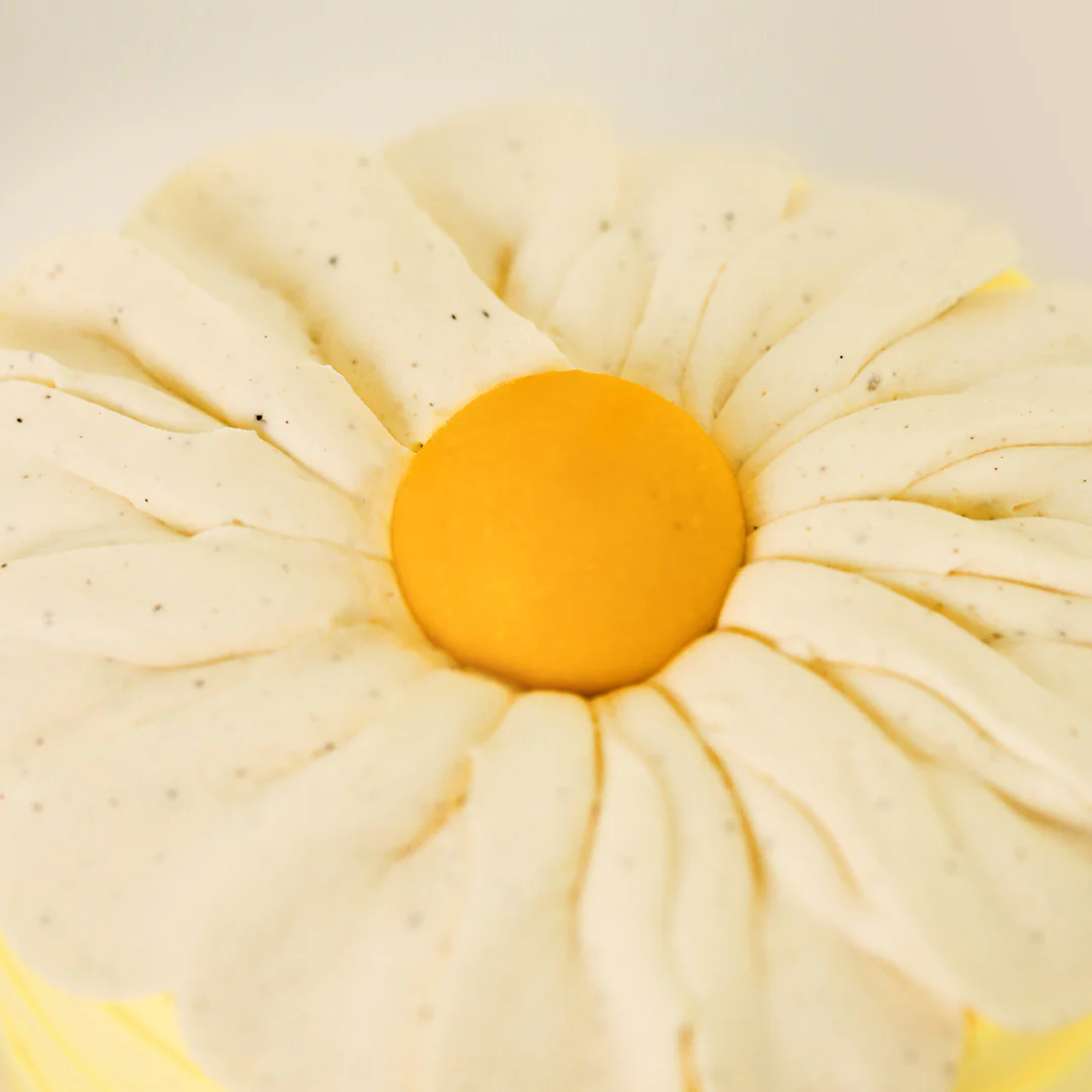 Inside Scoop Daisy Ice Cream Cake - Image 3