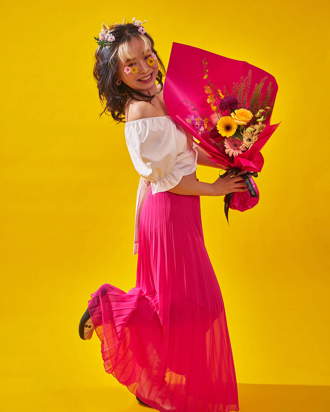 its giving... yellow daisy bouquet - Image 6