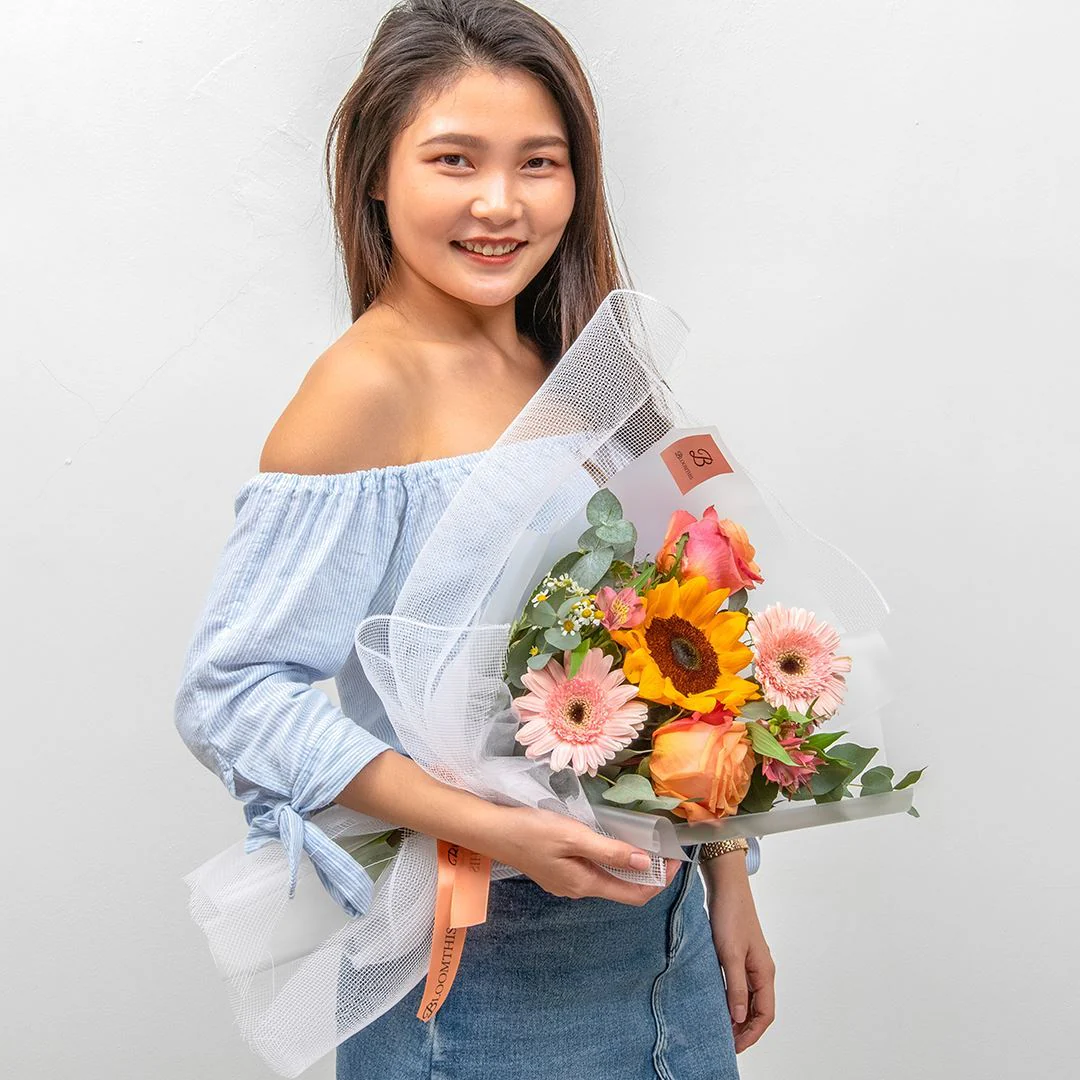 Julia White Sunflower & Rose Bouquet - Image 5