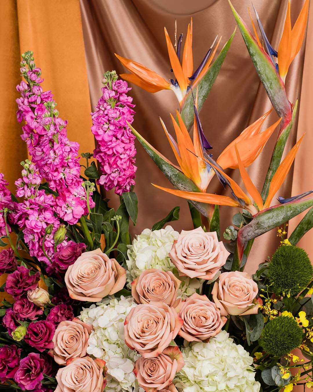 Luxe Ameera Matthiola & Rose Flower Box - Image 4