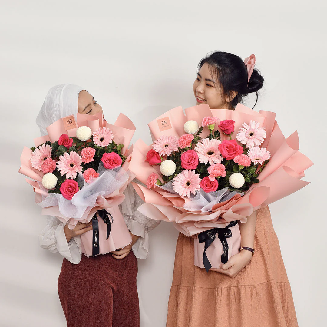 Marilyn Pink Carnation Bouquet (MDV) - Image 7
