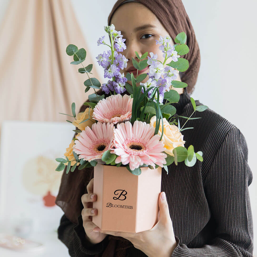 Naomi Pink Gerbera Flower Box - Image 5