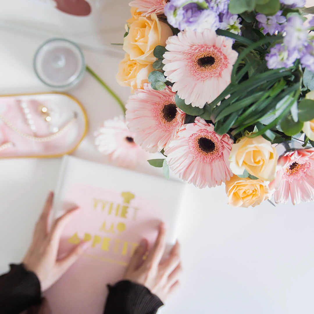 Naomi Pink Gerbera Flower Box - Image 9