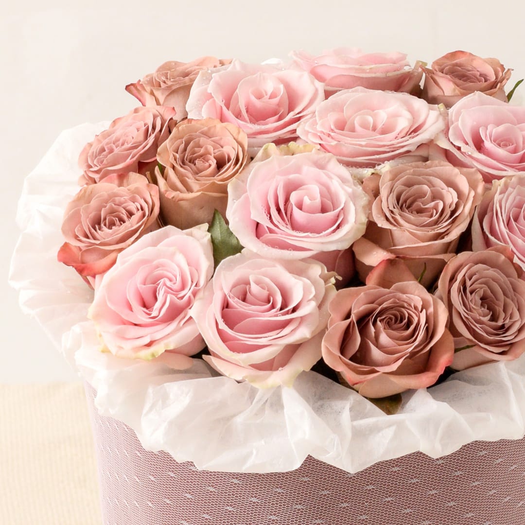 Rachel Cappuccino Rose Bouquet - Image 4