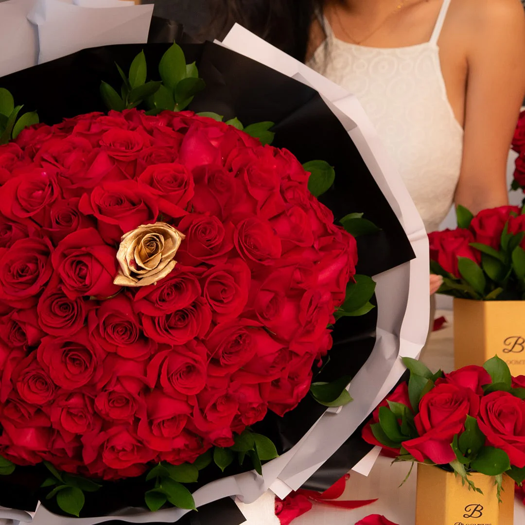 Sweetheart Red & Gold Rose Mother's Day Bouquet (MD) - Image 5