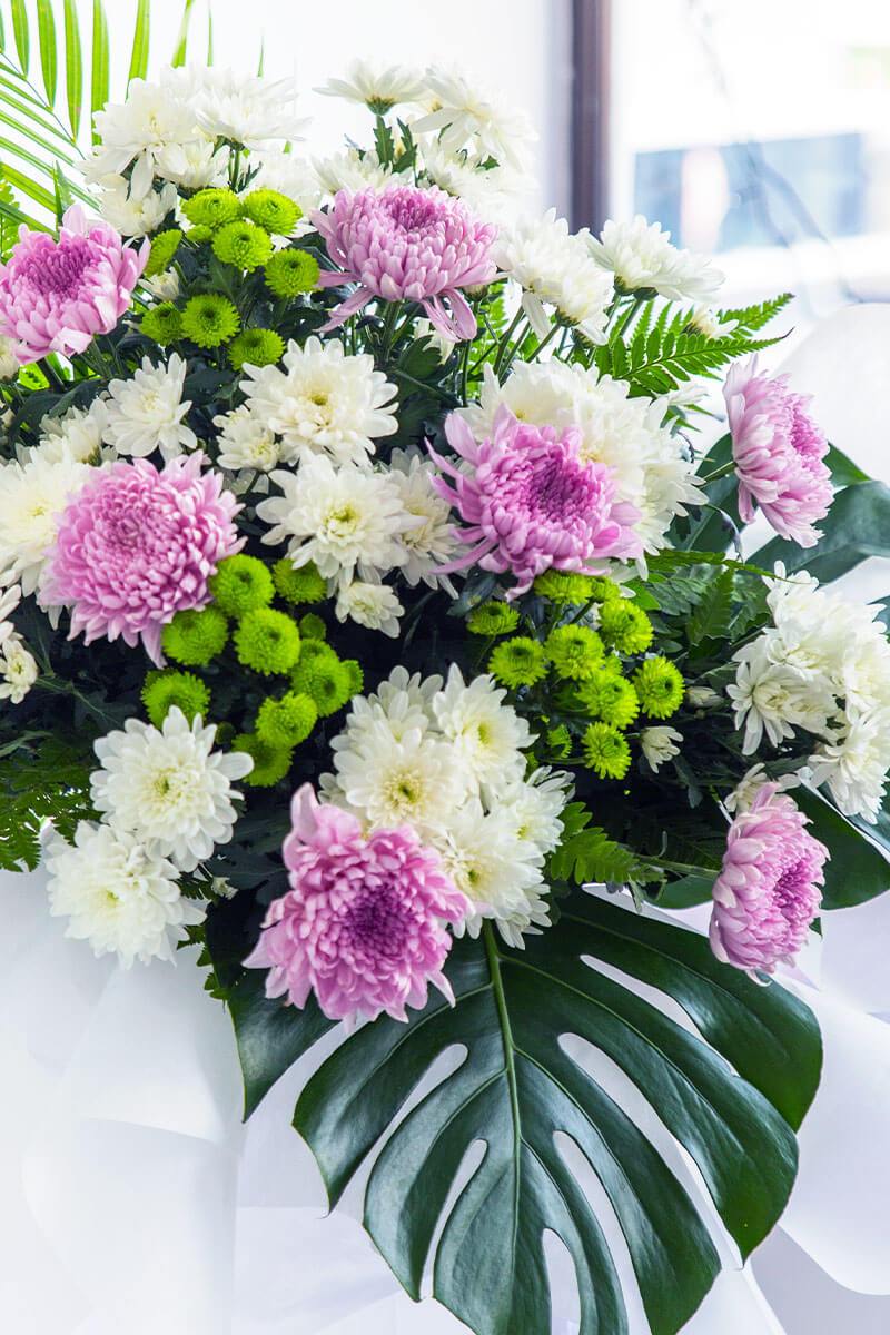Teigan Lilac Chrysanthemum Condolence Flower Stand - Image 2