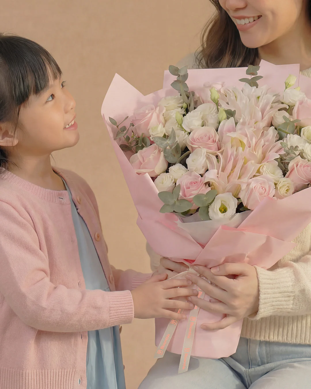 Tessa Pink Lily Bouquet - Image 4